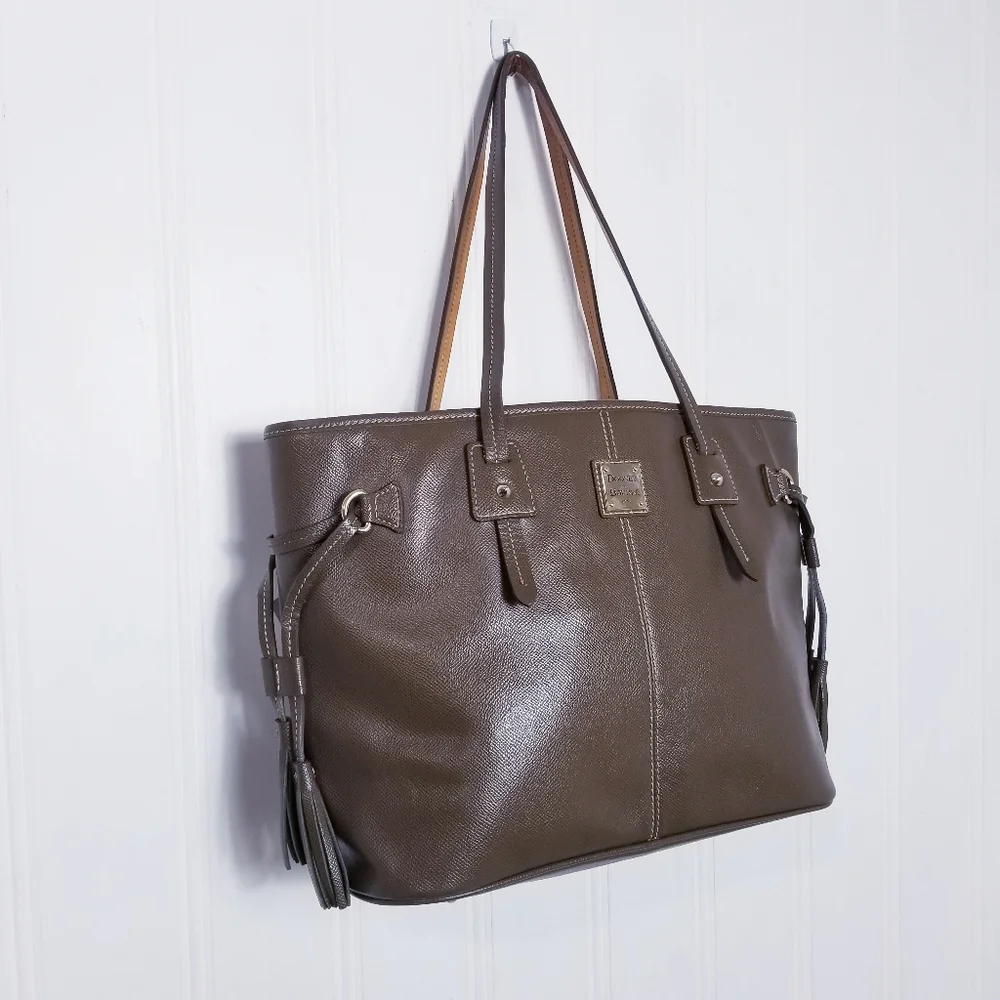Dooney & Bourke Tote OS Davis Pebble Grain Leather Tassel Shopper Purse Brown Lg